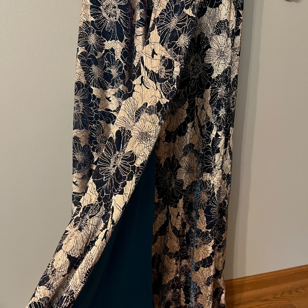 Evening Gown - Picture 4 of 7